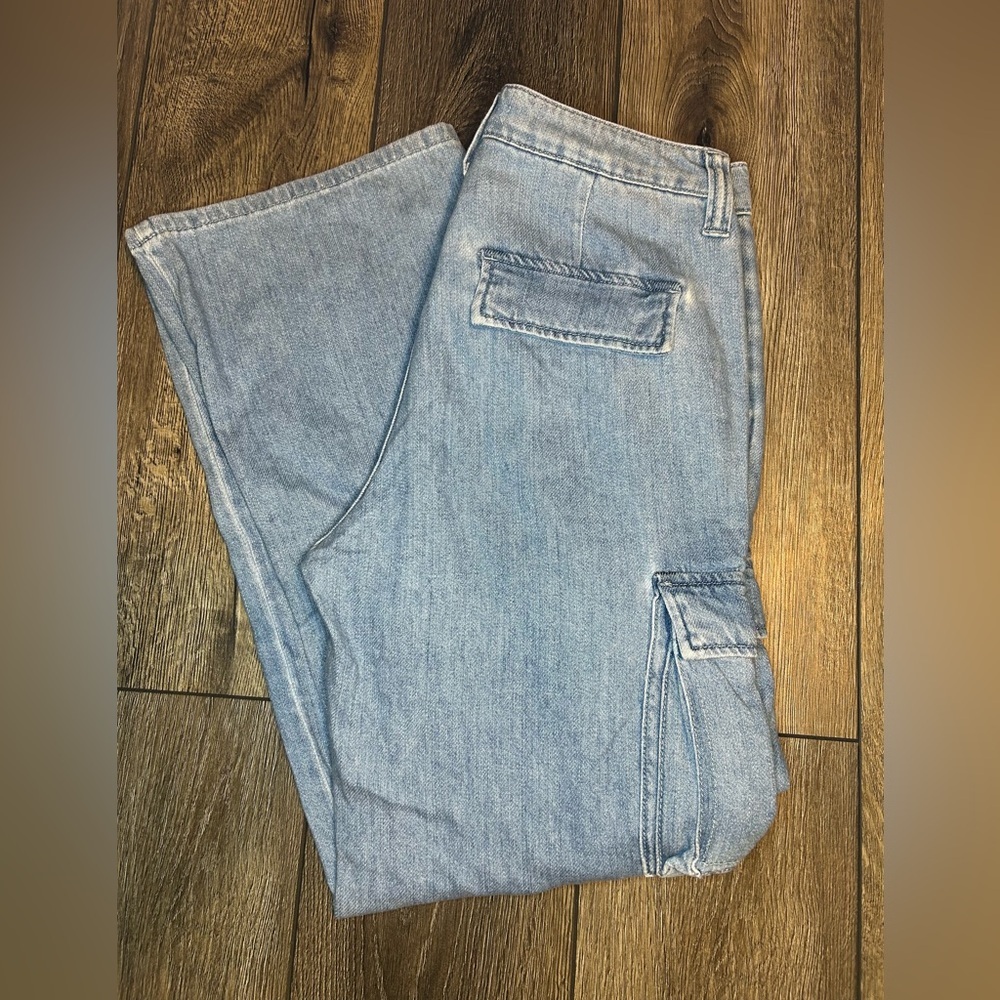 GUESS Cargo Jeans 29x30 – Light Wash Denim, Multi-Pocket, Zipper Detail - Picture 8 of 13
